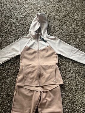 NWT women’s Nike tech fleece jacket and joggers size small